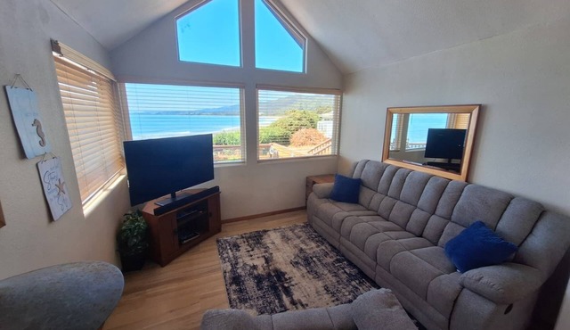Oceanfront Cabin 3 with Private Jacuzzi & Impressive Views