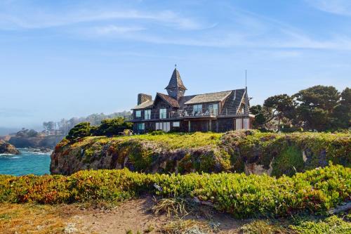 Oceanfront Home - Stunning Views & Private Hot Tub