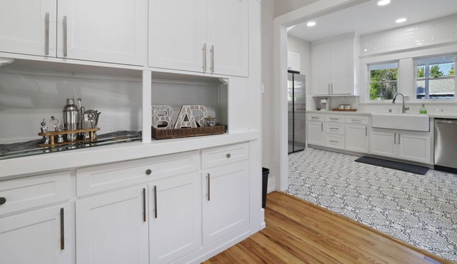 Open concept 2 bedroom steps from downtown Lodi