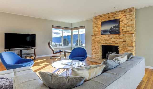Outdoor Adventurer's Oasis in White Salmon