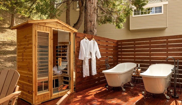 Outdoor Soaking Tubs, Sauna, Firepit, Arcade Room