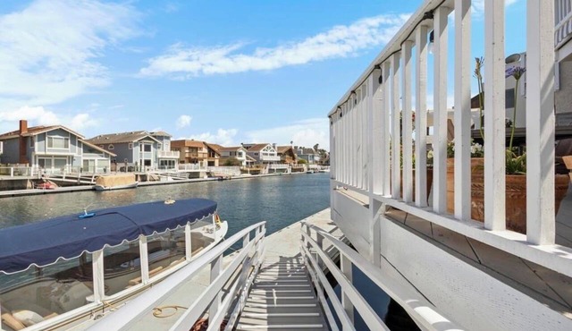 Oversized Private Dock Home with 5 Bedrooms, 3 Baths plus outdoor shower and Spa
