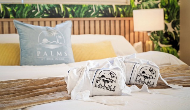 Palm 1 - River Views, Private Dock & Boat Launch