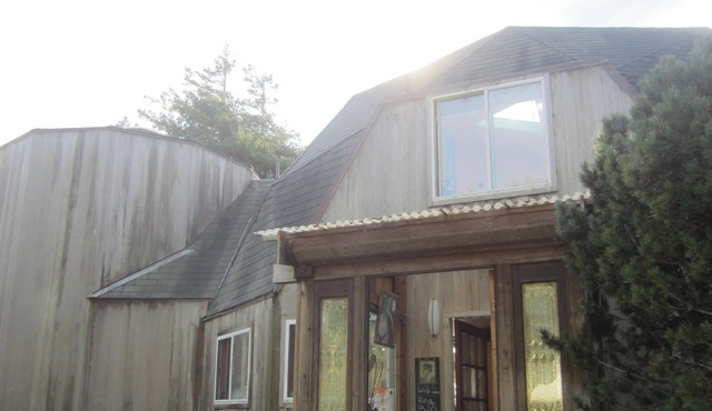 Panoramic ocean view 4-bedroom house in charming Gualala perfect for relaxing .