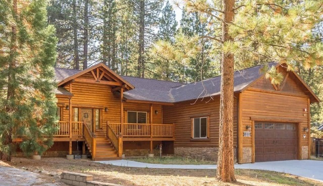 Paradise Pines. Walk to Summit, relax with family