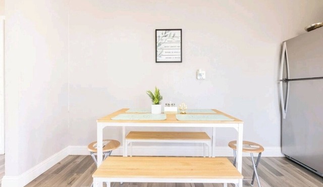 Peaceful 2-bedroom house with AC in Bakersfield