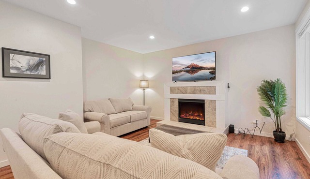 Peaceful 5BR Haven w/Dedicated Workspace & Garage｜Flexible Lease｜#41907 in Kent