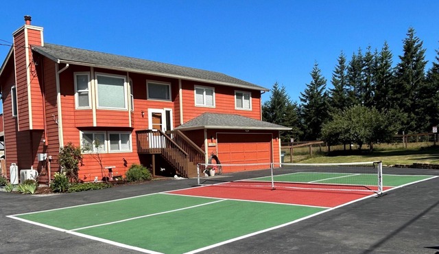 Peaceful country setting with Pickleball Court