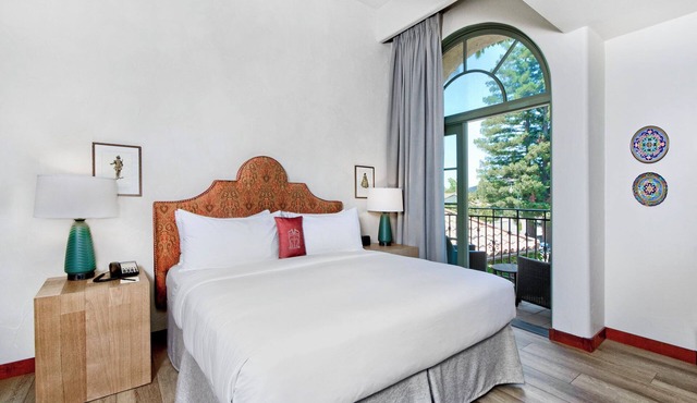 Peaceful Unit with Outdoor Pool, Free Parking & Balcony in California