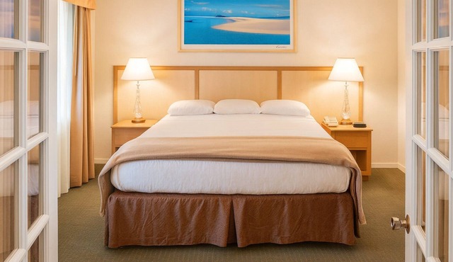 Perfect Beach Escape! 2 Comfortable Units, Pool, Kitchen, Mountain View,Bay View