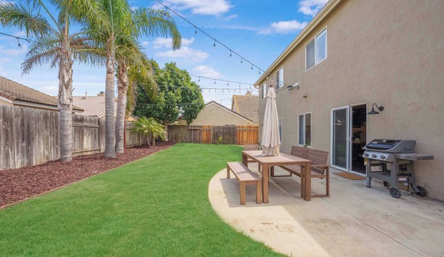 Pet-Friendly 5 bdrm Home w/Gym & Large Backyard