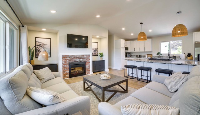Pet-Friendly Monterey Home 2 Mi to Beach