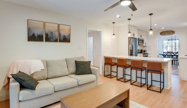 Pet Friendly w/Yard! Fully Updated Tahoe Home