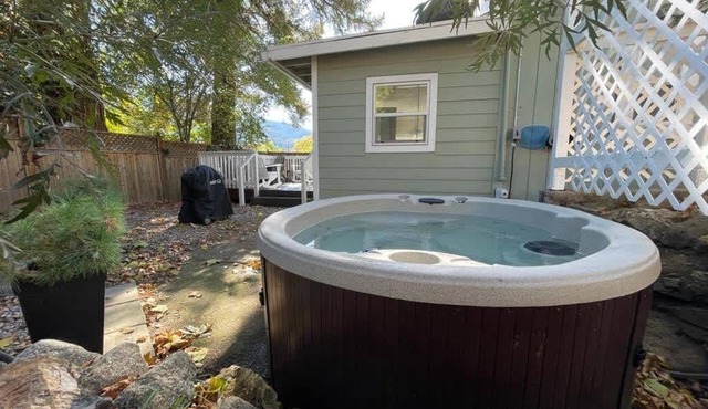 Picturesque Garden Retreat w/Deck With Hot Tub