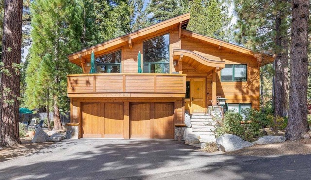 Pine Hollow Lodge in Dollar Point
