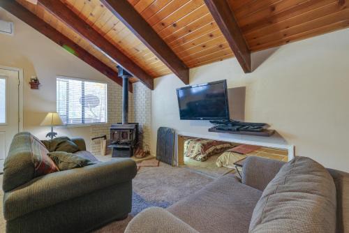 Pinecrest Dodge Ridge Cabin: Shared Outdoor Space