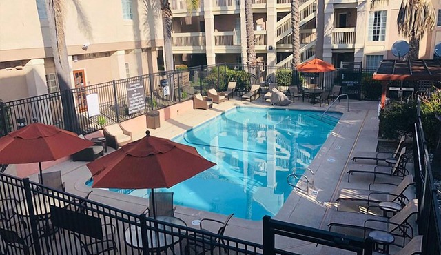 Pleasant Stay! 2 Convenient Units, Pet-friendly, Free Breakfast, Outdoor Pool!