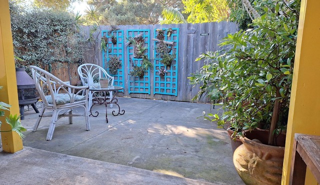 Pleasant studio with WiFi in the charming Foothills of Carpinteria.n