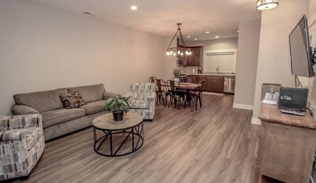 PNW Modern Town House, Unit B
