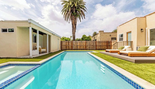 Pool & Fire Pit Sunny 4-Bedroom