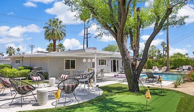 Poolside Palms: Great Pool, Bocce Ball, Firepit