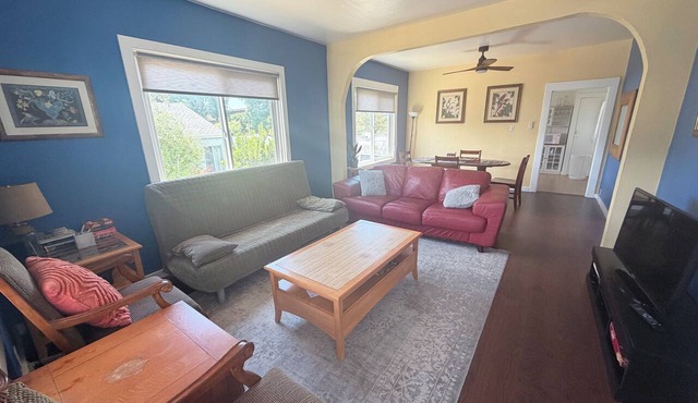 Prime location 2-bedroom house in El Cerrito for your getaway, pet friendly