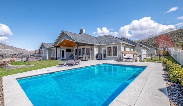 Prime views, private pool & spa, quiet, family/foodie paradise mins from Chelan in Orondo