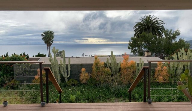 Private 3b house w/panoramic ocean/canyon views, driveway parking for 5 cars
