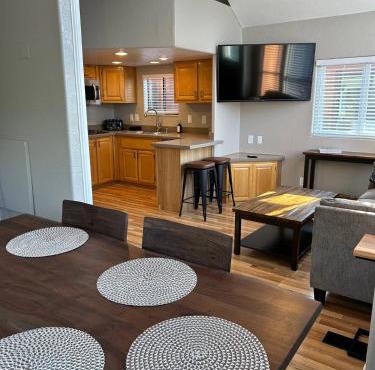 Private Cabin 21 with Jacuzzi Pet Friendly