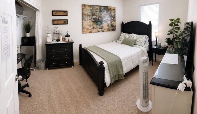 Private Cozy Queen Suite with Private Bathroom!