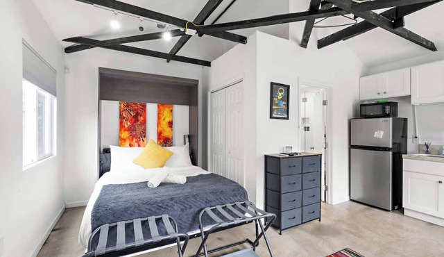 Private Guesthouse · Central Los Angeles
