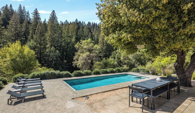 Private Oasis in Healdsburg: Pool, Spa & Views