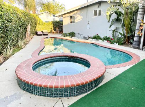 Private pool spa 3BR home for families Sleeps 10