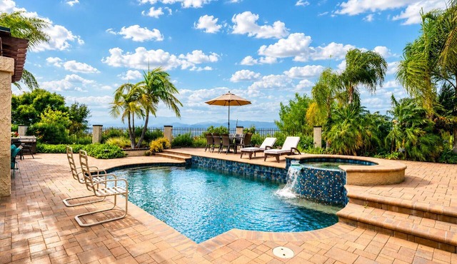 Private Retreat with Panoramic LA Views, Pool, Spa & Garden，4BR/3BA