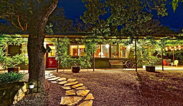 Quiet Cottage Rental for Two in Horse Country near Yosemite National Park Gateway, California