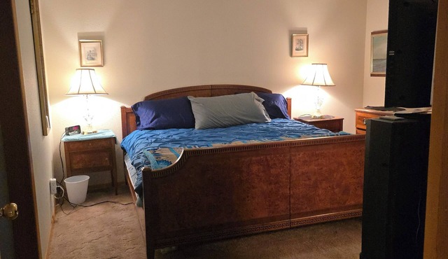 Quiet Private Suite King Bed Workspace Owner-Occupied Home