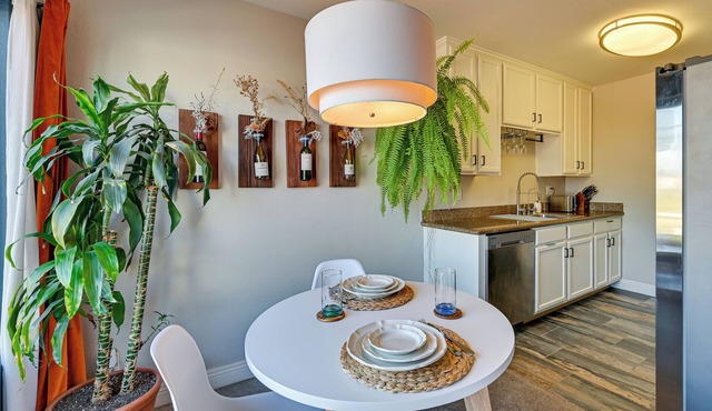 Quiet San Diego Condo w/Balcony, Pool & Hot Tub!