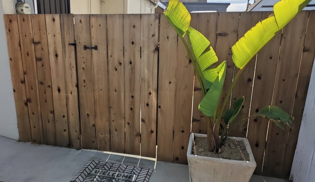 Quiet Studio with Private Yard/Dog-Friendly/Perfect for Travel Contracts
