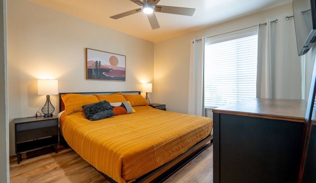 Railroad Dist, 10 Walk to DT, 1 min Sally Loo's Sleeps 4/6 max, Pets & Parking