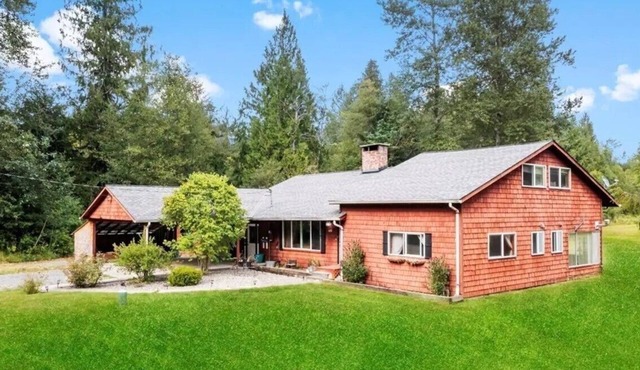 Rainier Estates' 5 Acre, 3100sqft, HotTub, Events