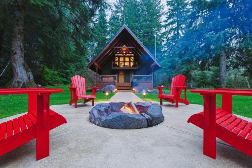 Red Tail Rendezvous A-Frame Cabin Hot Tub Near Mt Rainier