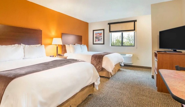 Relaxing Room w/Kitchen + Blackout Curtains – Perfect for Restful Nights