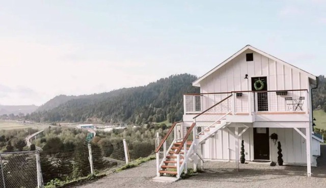 Remodeled barn with spectacular Views near redwoods and coast!