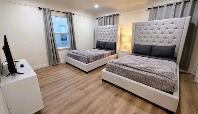 Renovated Three Bedroom Near Cedars Sinai and Beverly Hills With Parking