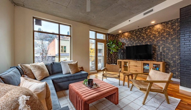 River Run Retreat - DT Loft Overlooks Hood River