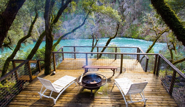 Riverfront getaway with a private beach, great views, & fantastic fishing