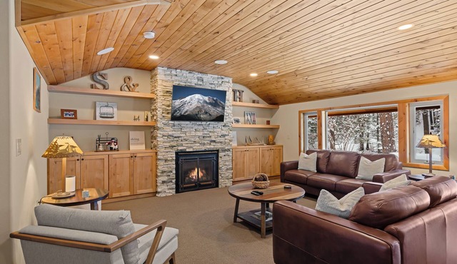 Riverfront luxury on White Pass with hot tub, firepit, and game room