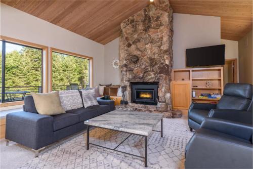 Riverview - Private Hot Tub - Sleeps 12