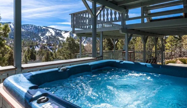 "Robins Nest" Ski Slope Views, spa, new pool tbl, pets welcome.