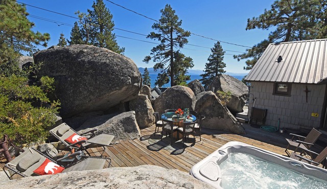 Rock Pile at Speedboat Beach - AC & Hot Tub